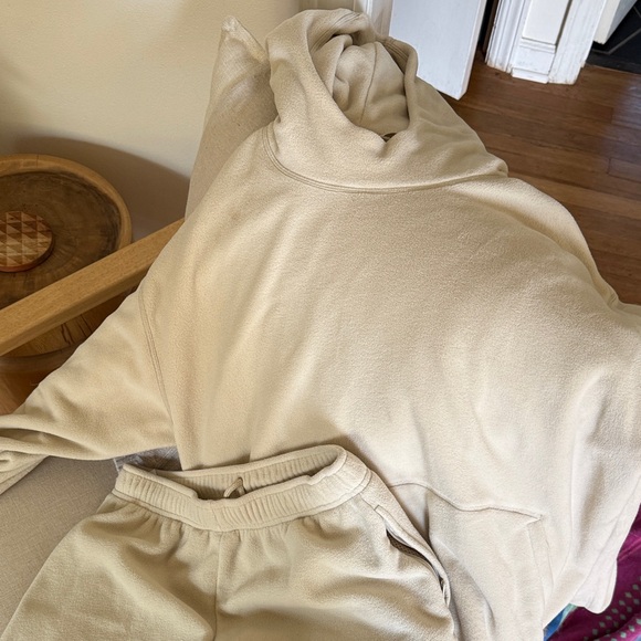 Aritzia Golden Polartec Mockneck Hoodie and Shorts Set - Picture 2 of 10